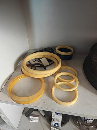 Ремкомплект гидроцилиндра подъема кузова 4TG-F180 SHAANXI (Шанкси) SHACMAN (Шакман)