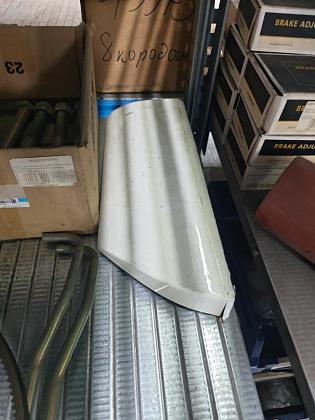 Накладка подножки кабины левая белая FOTON (Фотон) 1051 1061 Aumark 1b20084500071