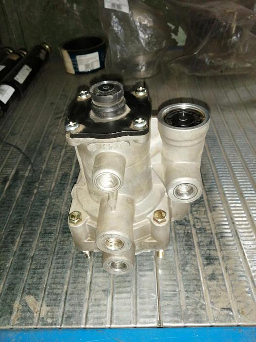 Воздухораспределитель HOWO (Хово) WG9000360180/3