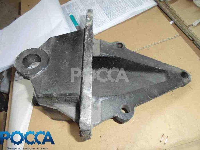 Кронштейн буфера задней рессоры левый передний 4x2 HOWO (Хово) AZ9719520010